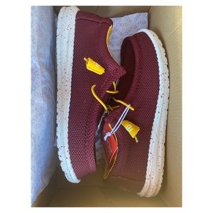 Womens Dude Wally Sox Maroon Shoe M7 